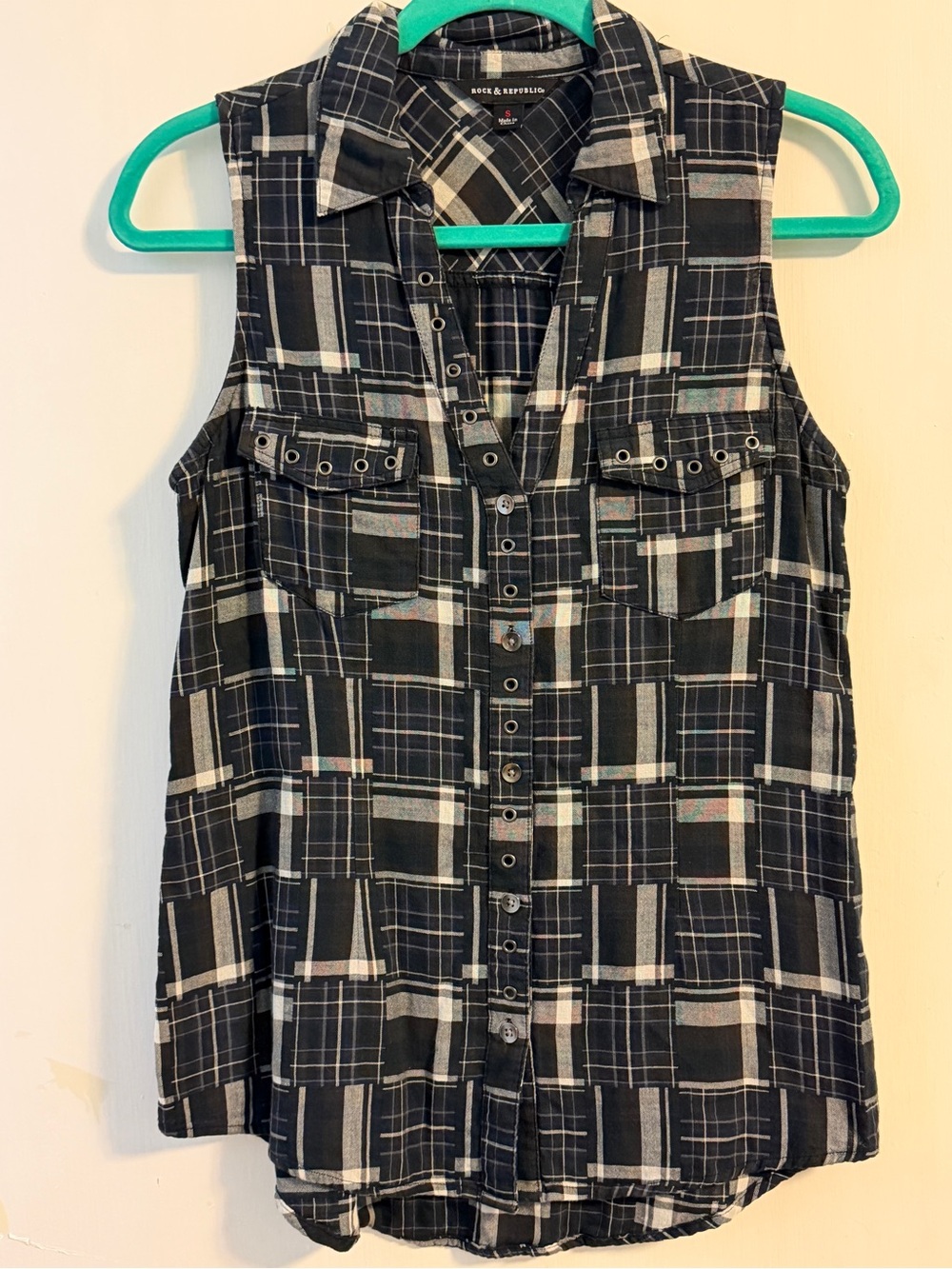 Rock & Republic - Black/White/Navy Plaid Sleeveless Button-Up Top (EUC)